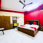 Hotel Classical Opposite Nizamuddin Railway Station