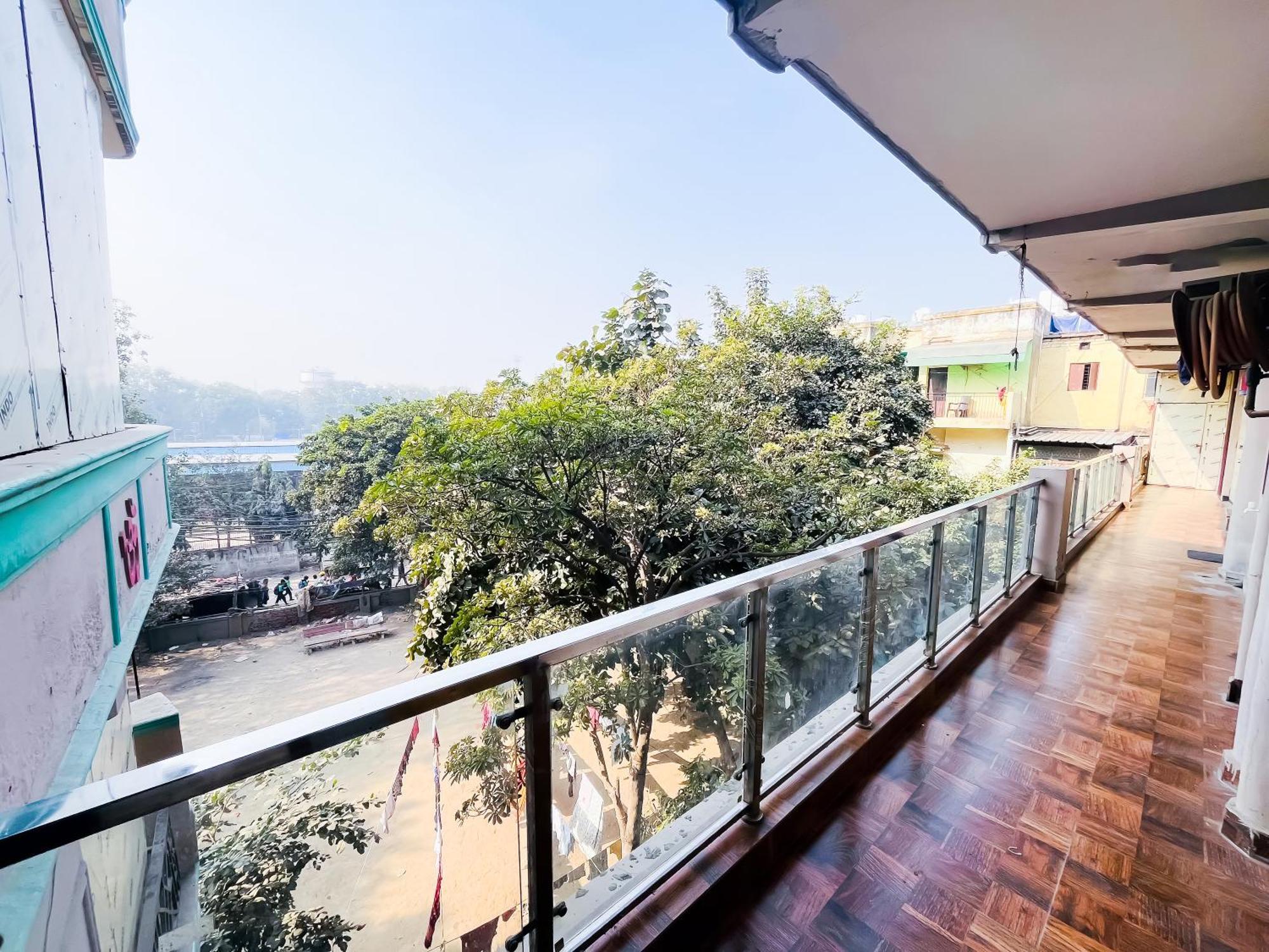 Hotel Classical Opposite Nizamuddin Railway Station