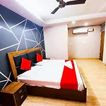 Hotel Classical Opposite Nizamuddin Railway Station