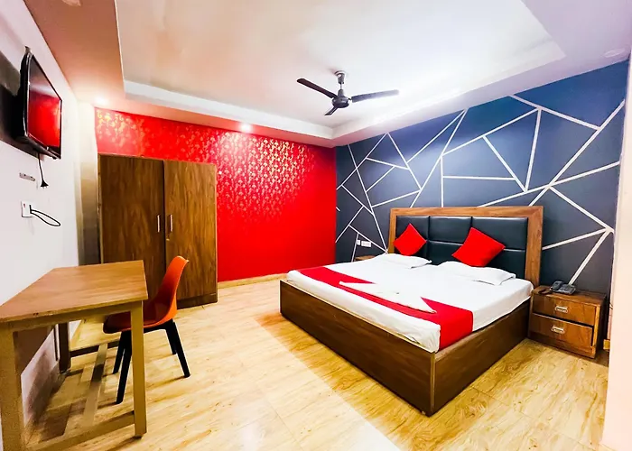 Hotel Classical Opposite Nizamuddin Railway Station