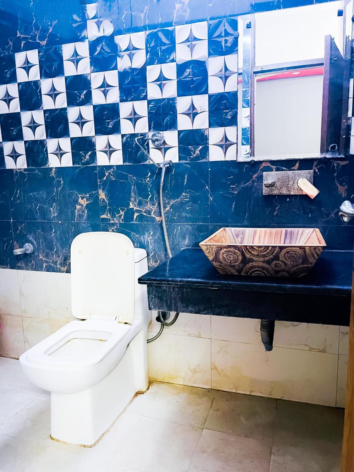 Classical Opposite Nizamuddin Railway Station Hotel