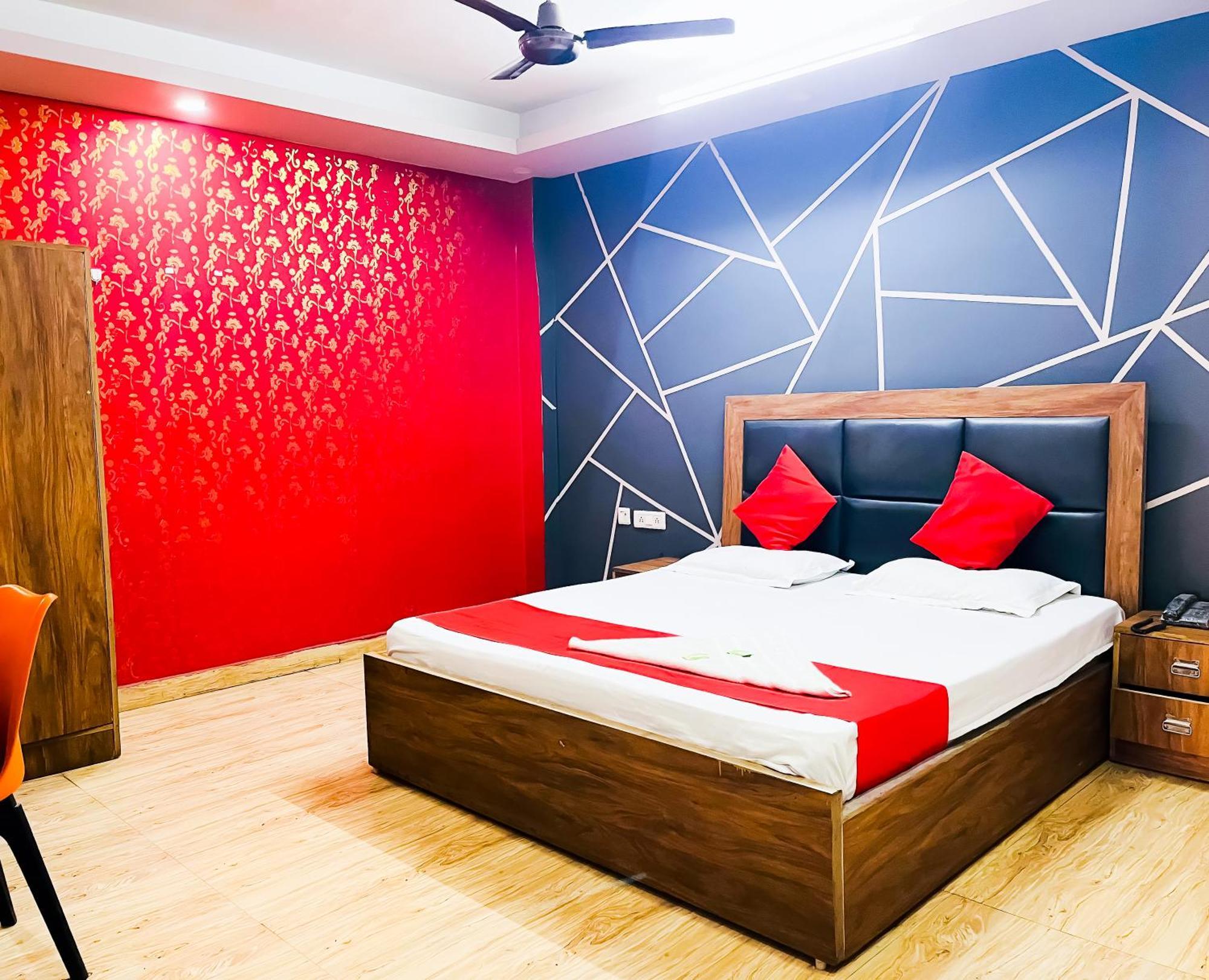 Classical Opposite Nizamuddin Railway Station Hotel 3*