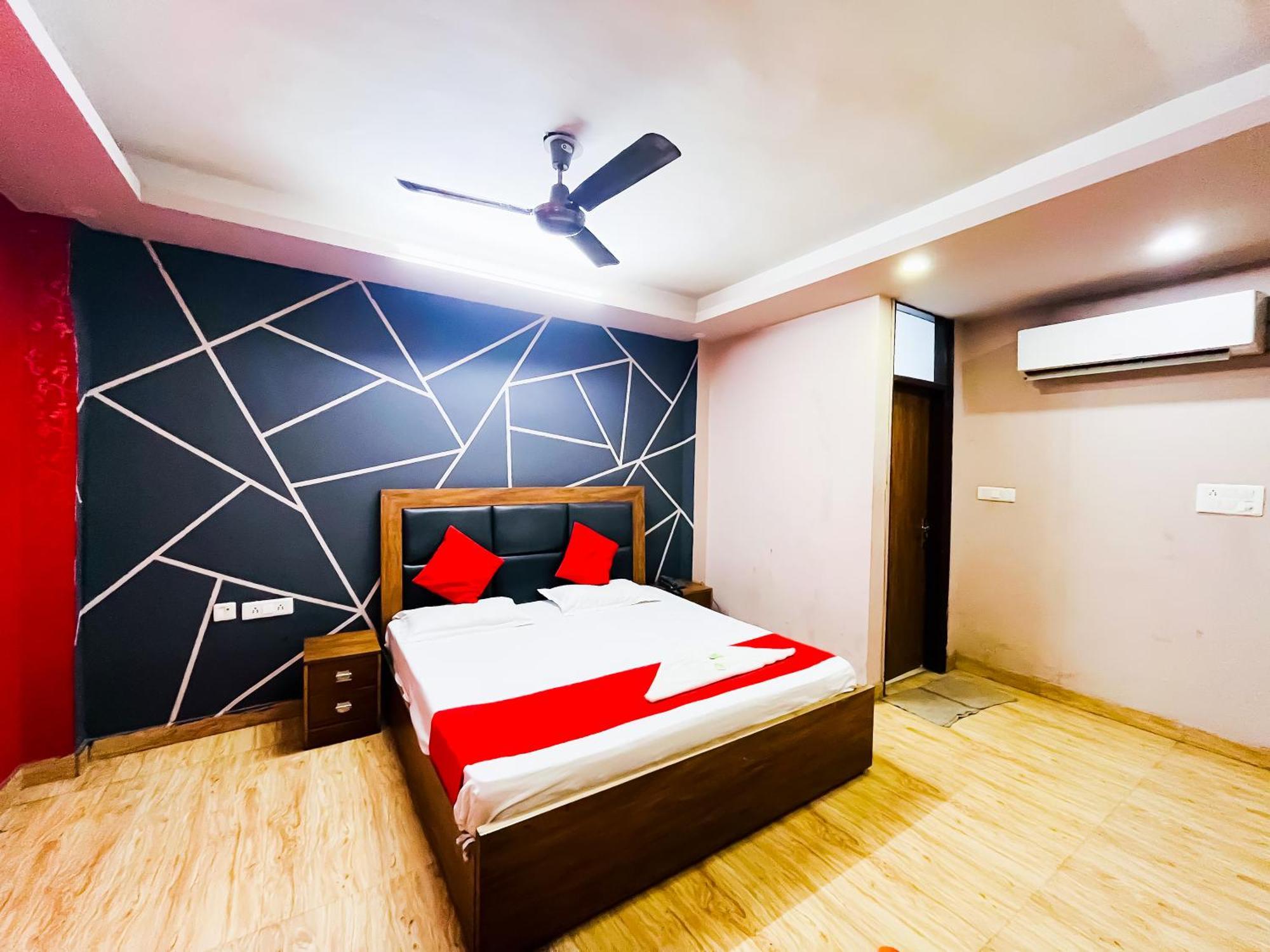 Classical Opposite Nizamuddin Railway Station 3* New Delhi
