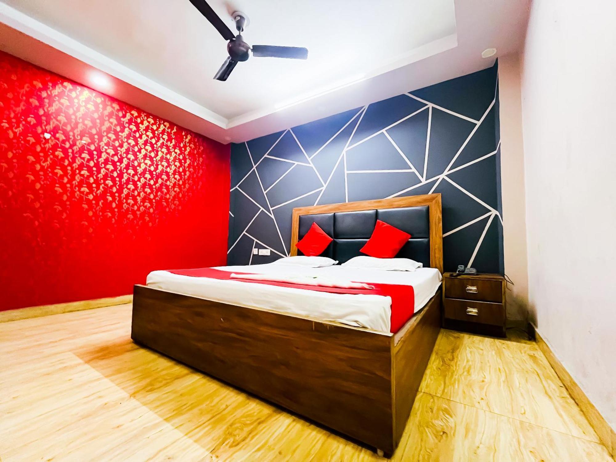 Classical Opposite Nizamuddin Railway Station Hotel