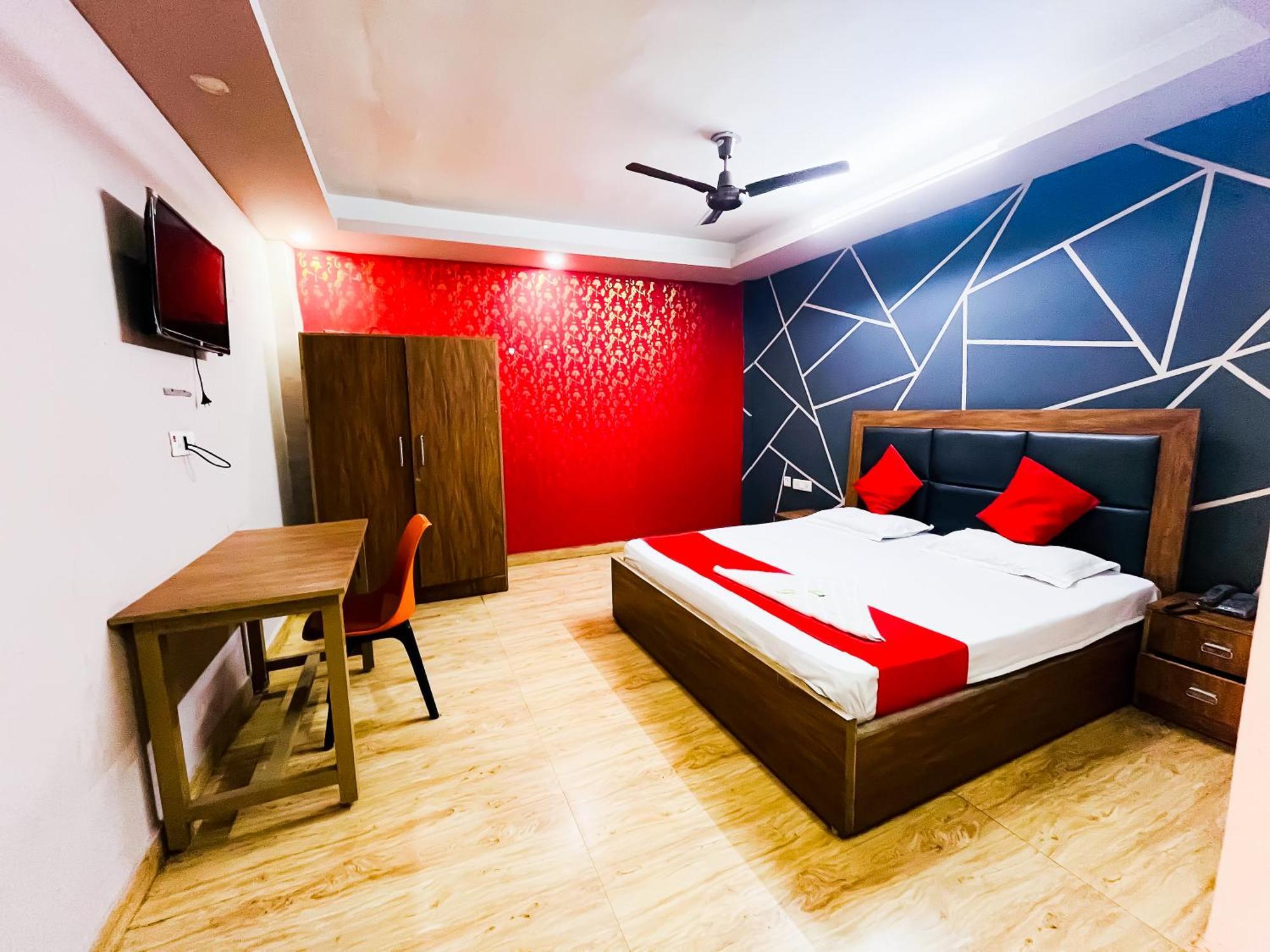 Hotel Classical Opposite Nizamuddin Railway Station