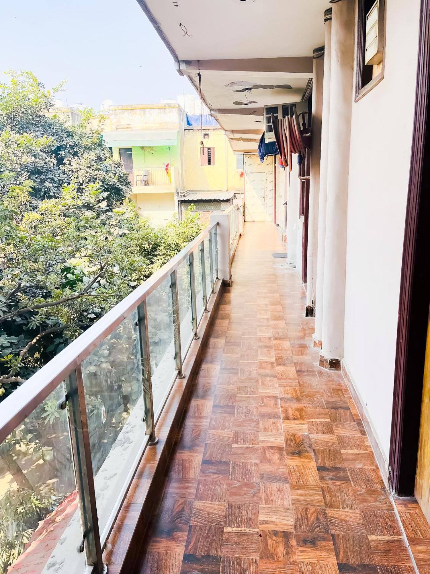 Classical Opposite Nizamuddin Railway Station Hotel 3*