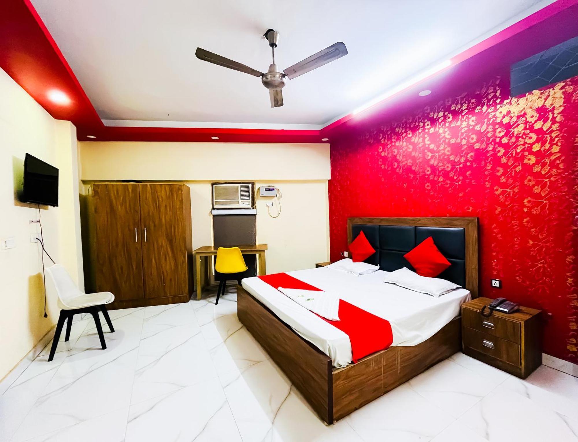 Hotel Classical Opposite Nizamuddin Railway Station New Delhi